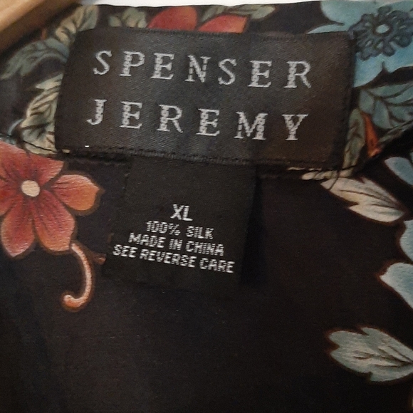 blouse - Picture 2 of 4